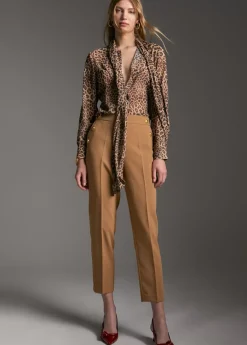 Pantalón detalle botones