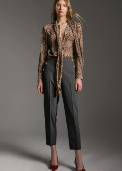 Pantalón detalle botones