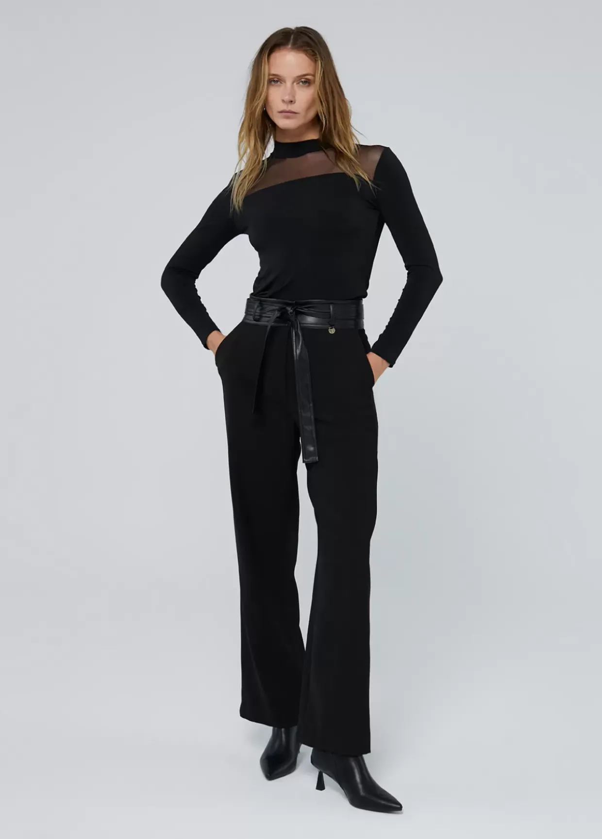 Pantalón detalle cintura