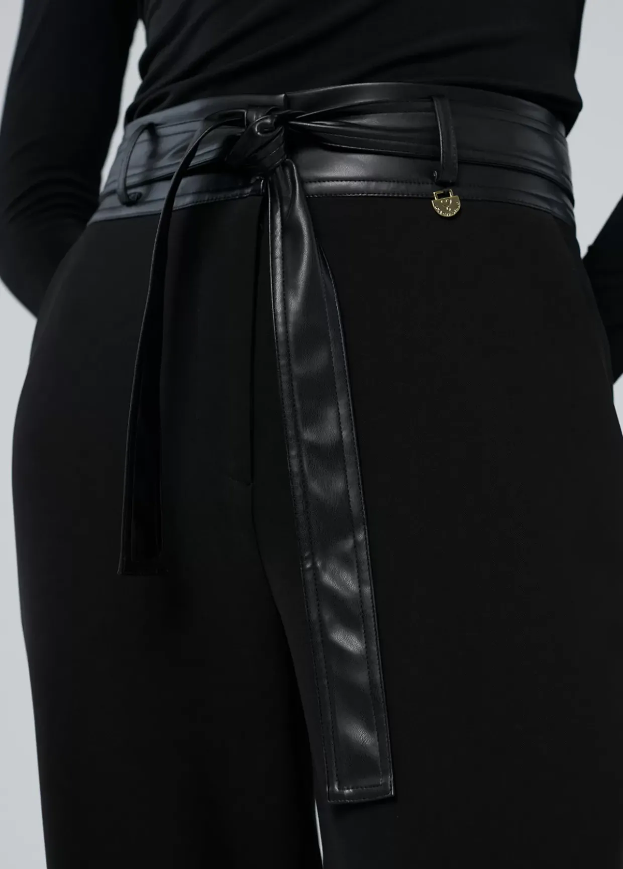 Pantalón detalle cintura