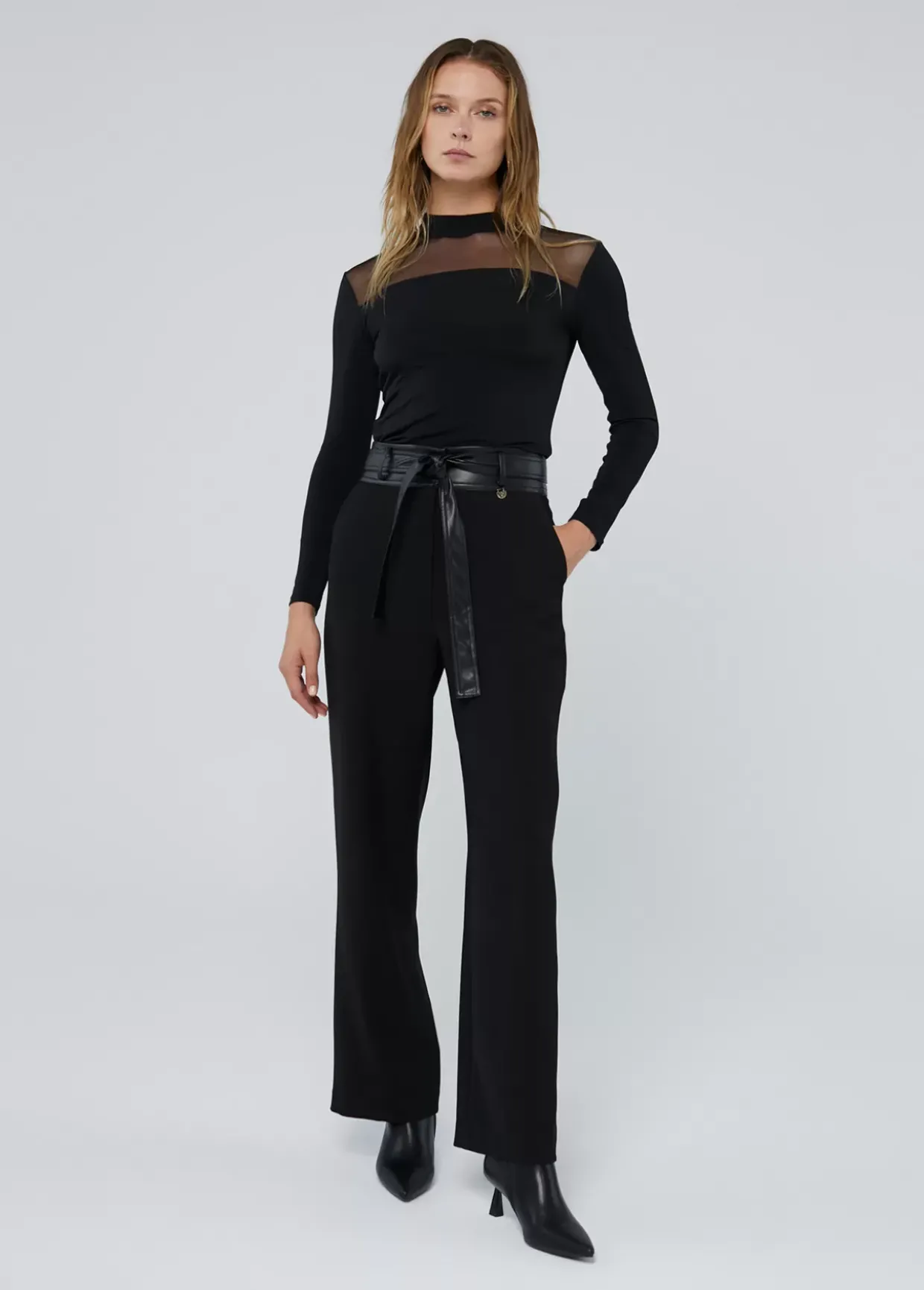 Pantalón detalle cintura