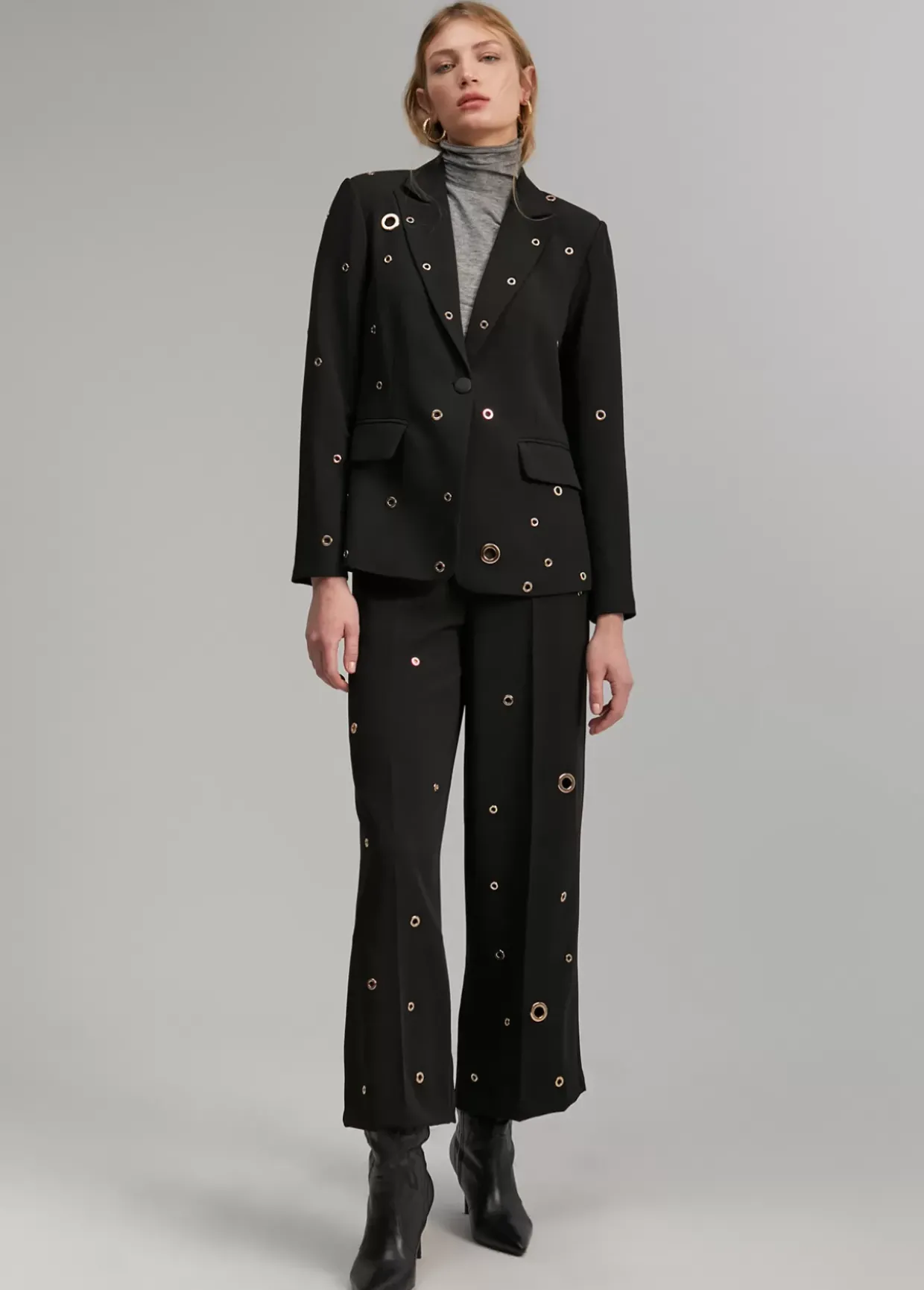 Pantalón detalle eyelets