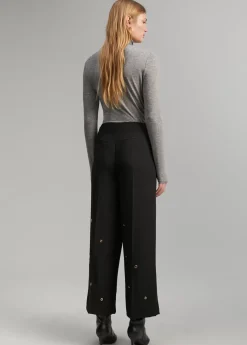 Pantalón detalle eyelets