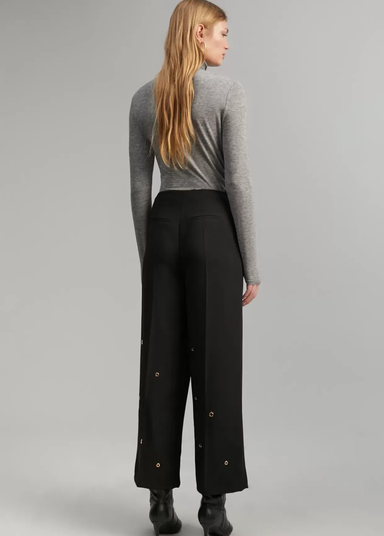 Pantalón detalle eyelets