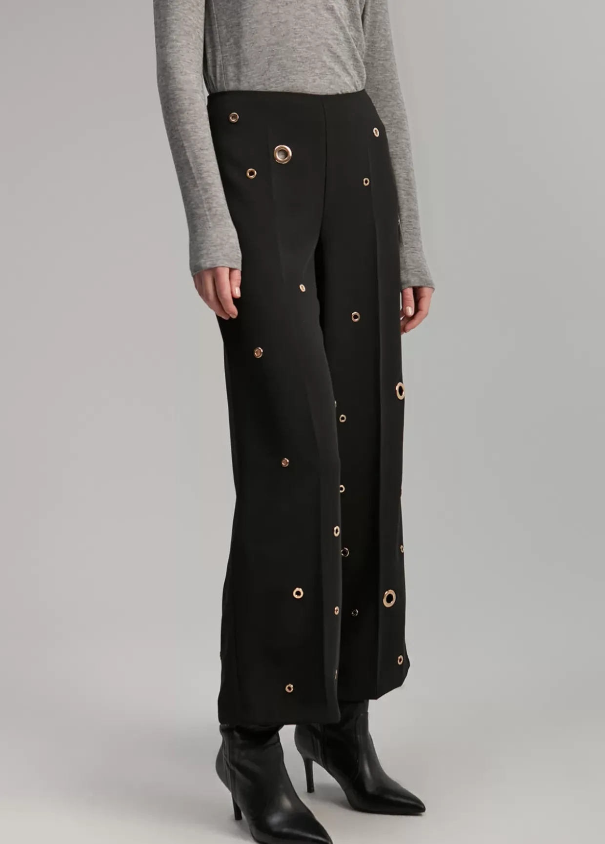 Pantalón detalle eyelets