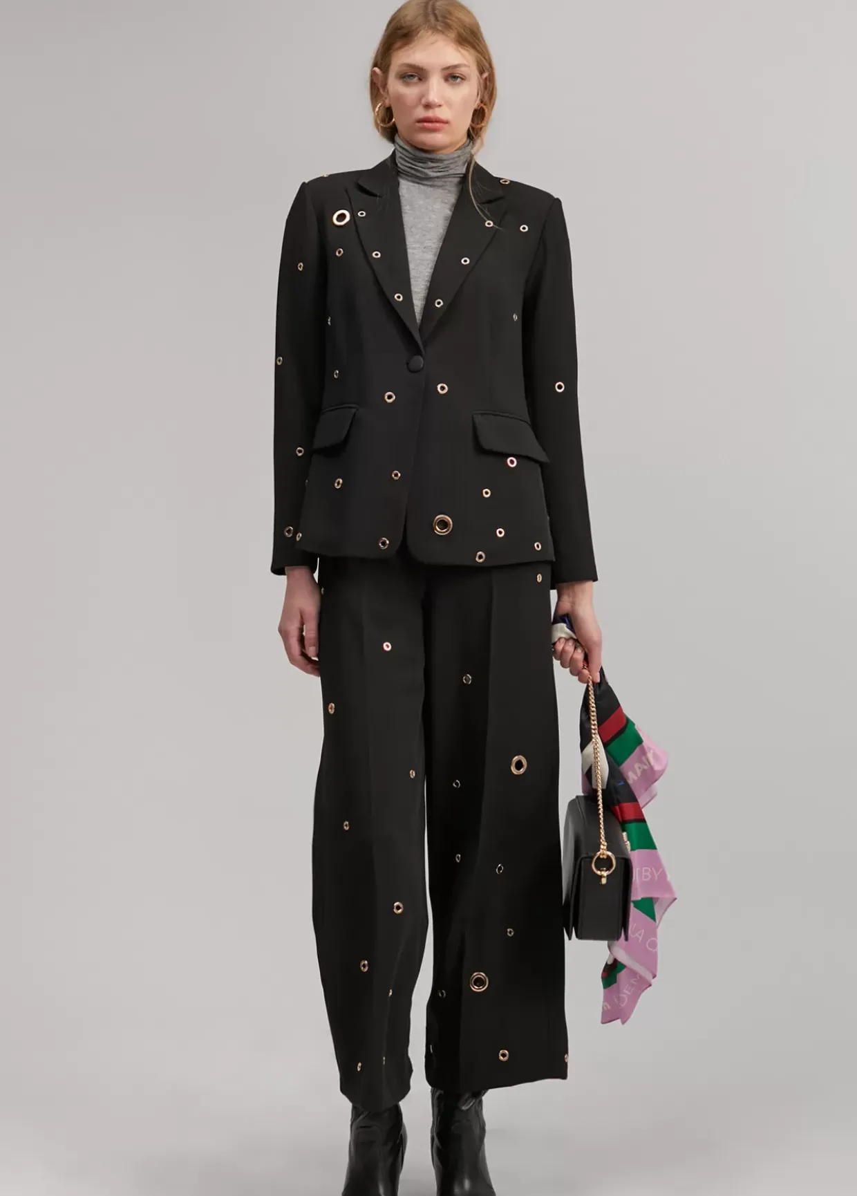 Pantalón detalle eyelets