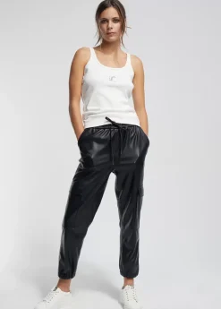 Pantalón efecto piel