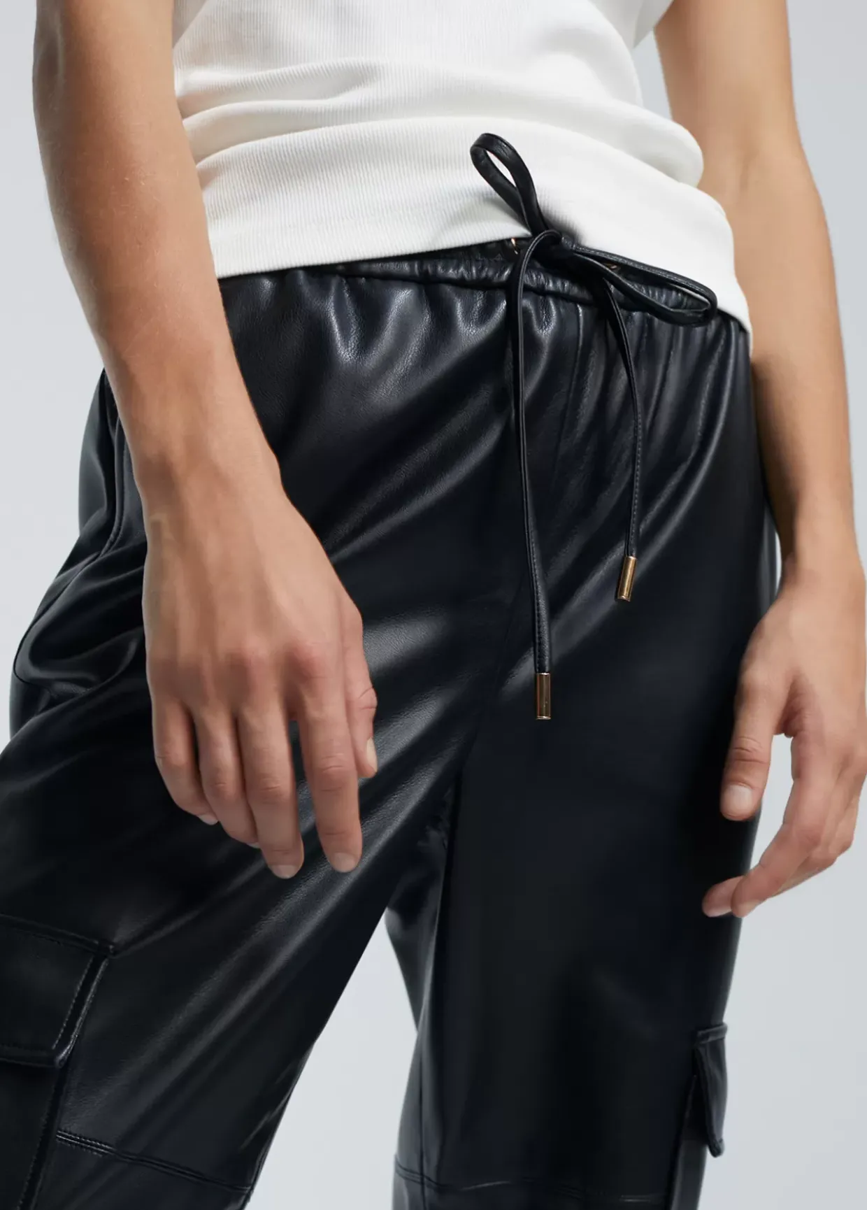 Pantalón efecto piel