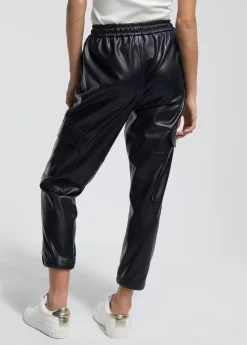 Pantalón efecto piel