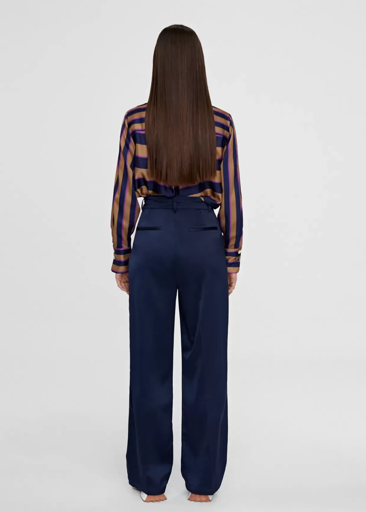 Pantalón recto con bolsillos