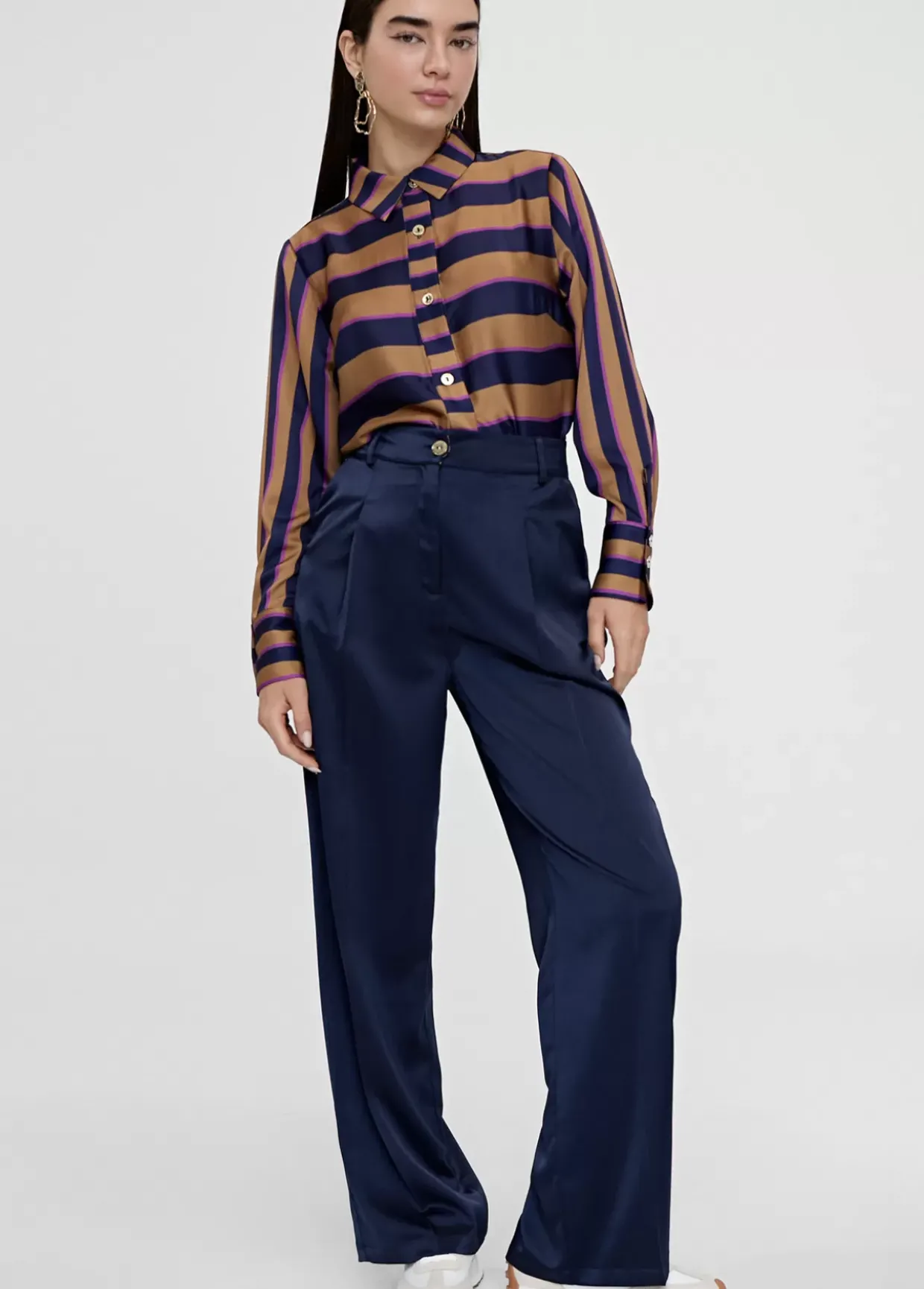 Pantalón recto con bolsillos