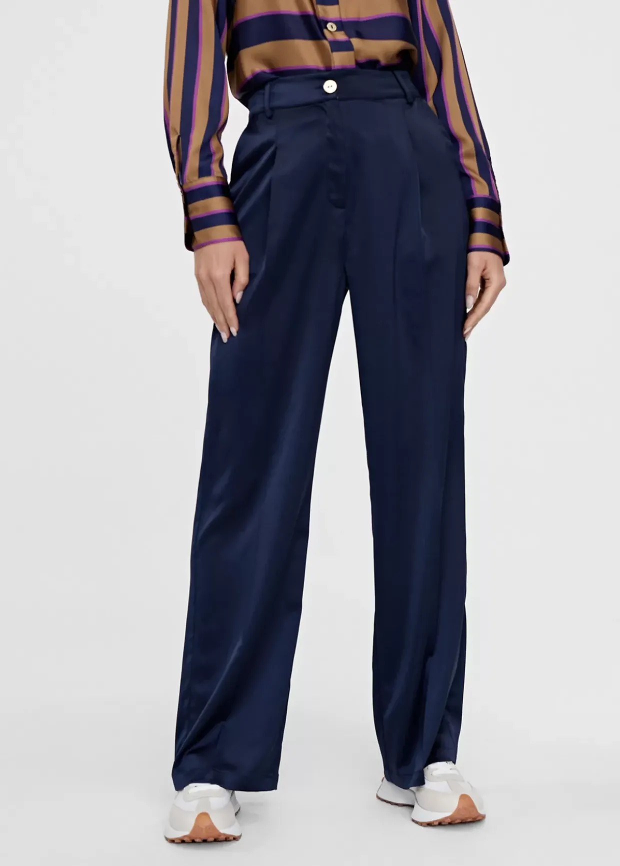 Pantalón recto con bolsillos