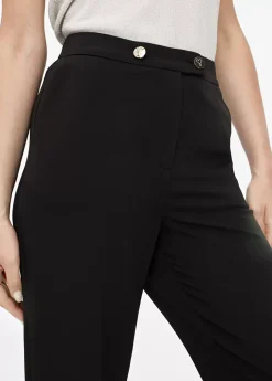 Pantalón recto detalle botón