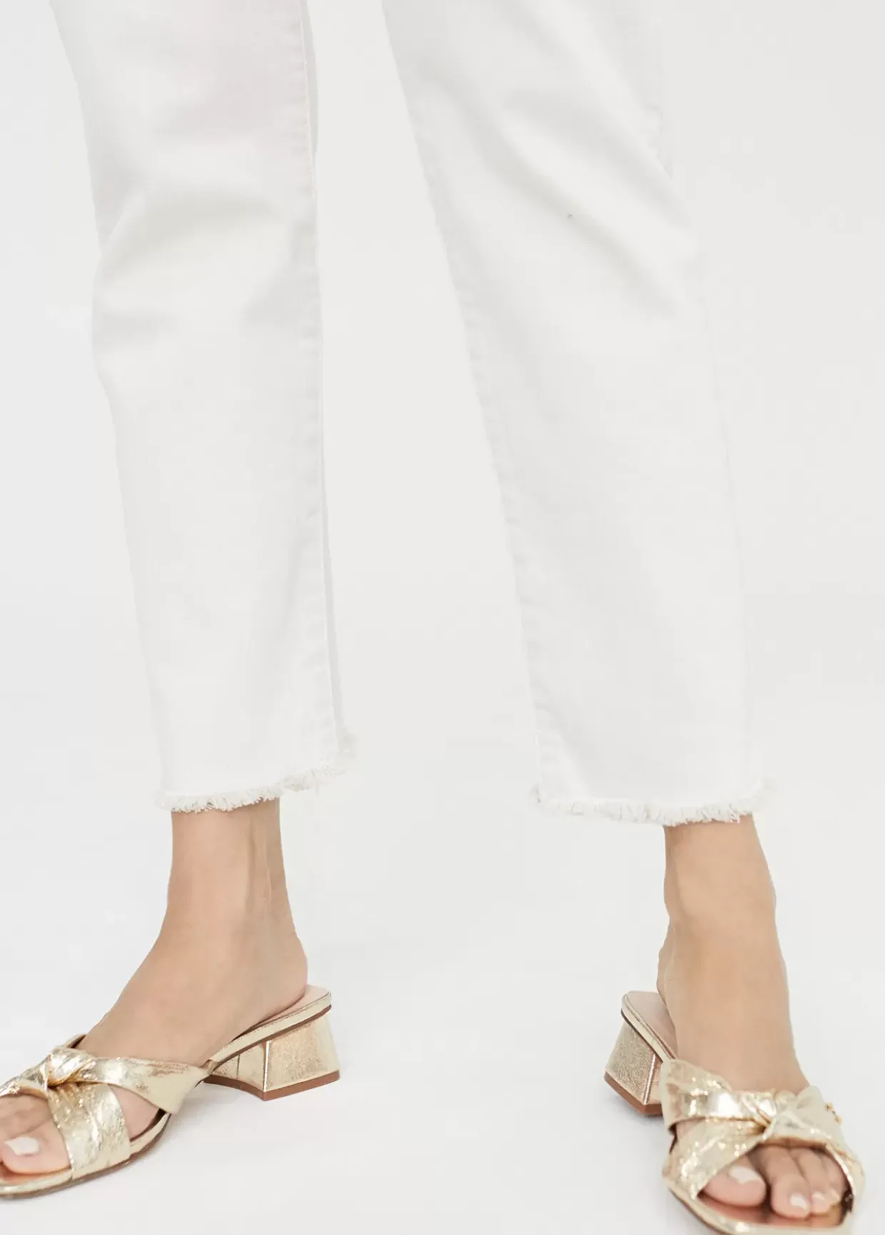 Pantalón tejano con botones