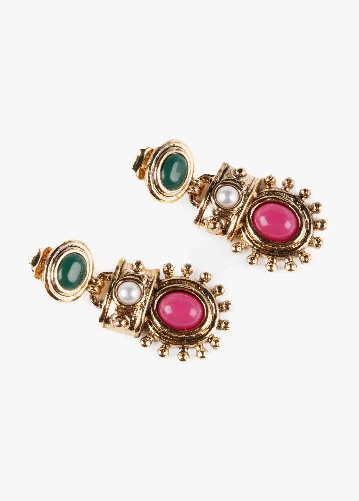 Pendientes dorados con piedras