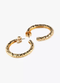 Pendientes dorados con textura