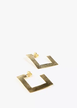 Pendientes dorados de aros cuadrados