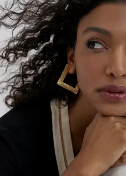 Pendientes dorados de aros cuadrados