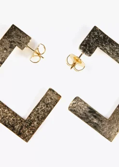 Pendientes dorados de aros cuadrados