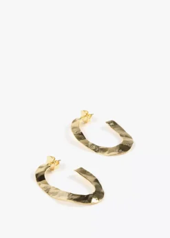 Pendientes dorados y ovalados