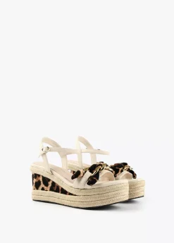 Sandalia cuña con estampado animal