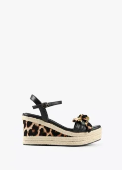 Sandalia cuña con estampado animal