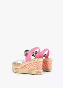 Sandalia cuña efecto rafia fantasía.