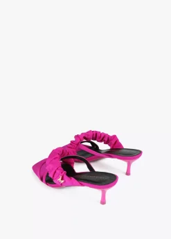 Sandalia de tacón con fruncido