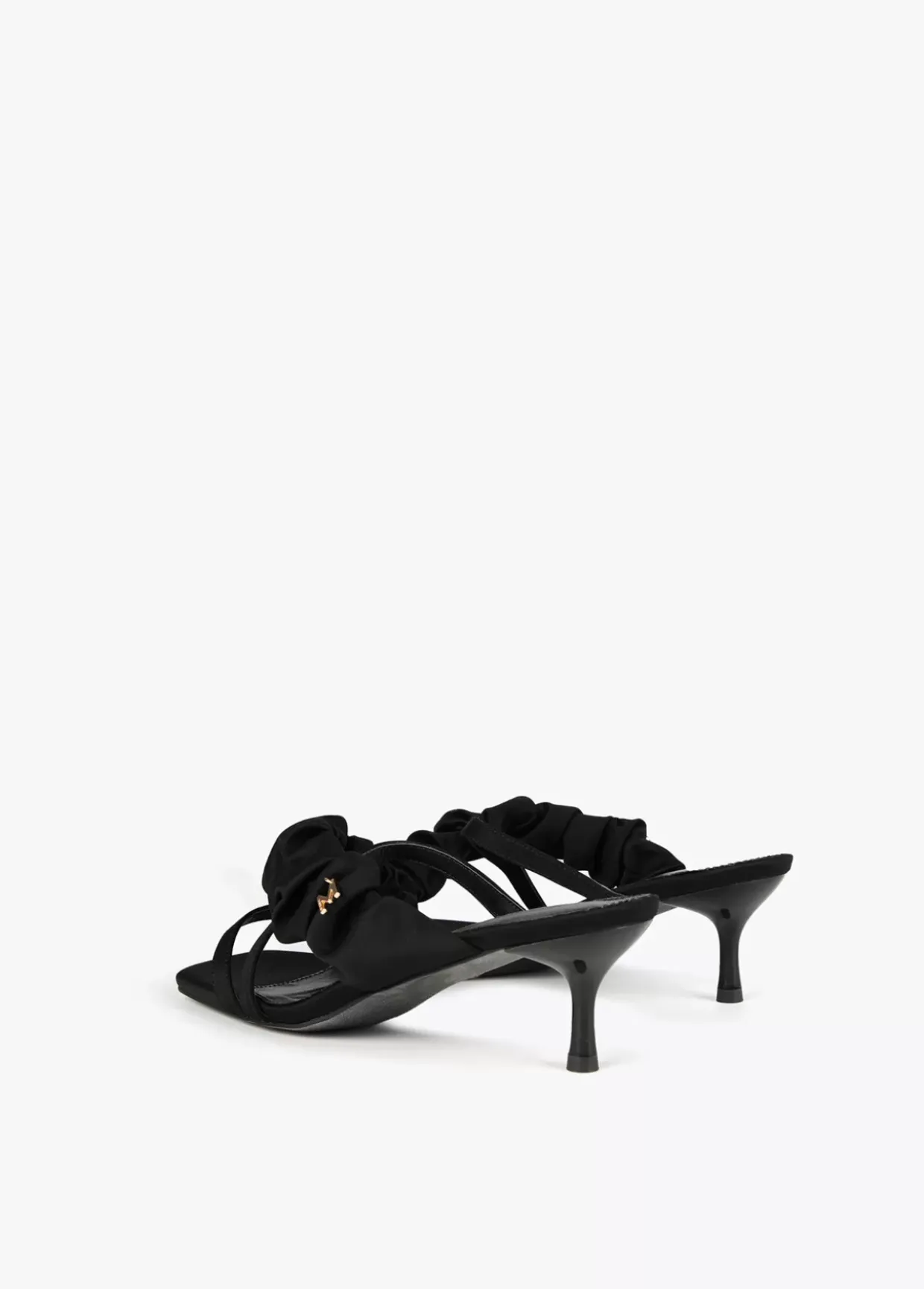 Sandalia de tacón con fruncido