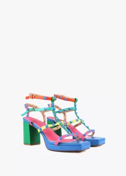 Sandalia de tacón con tiras multicolor