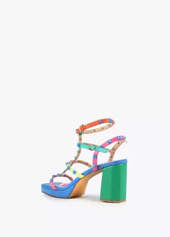 Sandalia de tacón con tiras multicolor