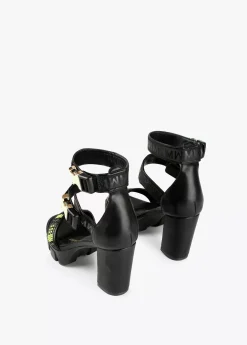 Sandalia de tacón tipo cangrejera