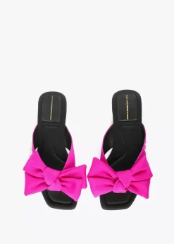 Sandalia plana con lazo