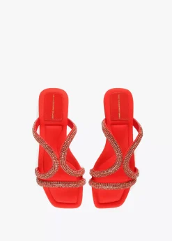 Sandalia plana con pedreria