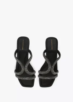 Sandalia plana con pedreria