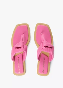 Sandalia plana de dedo