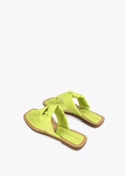 Sandalia plana de dedo