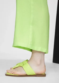 Sandalia plana de dedo