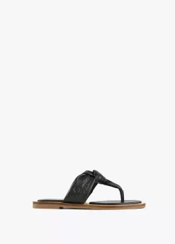 Sandalia plana de dedo