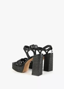 Sandalia plataforma y efecto crochet