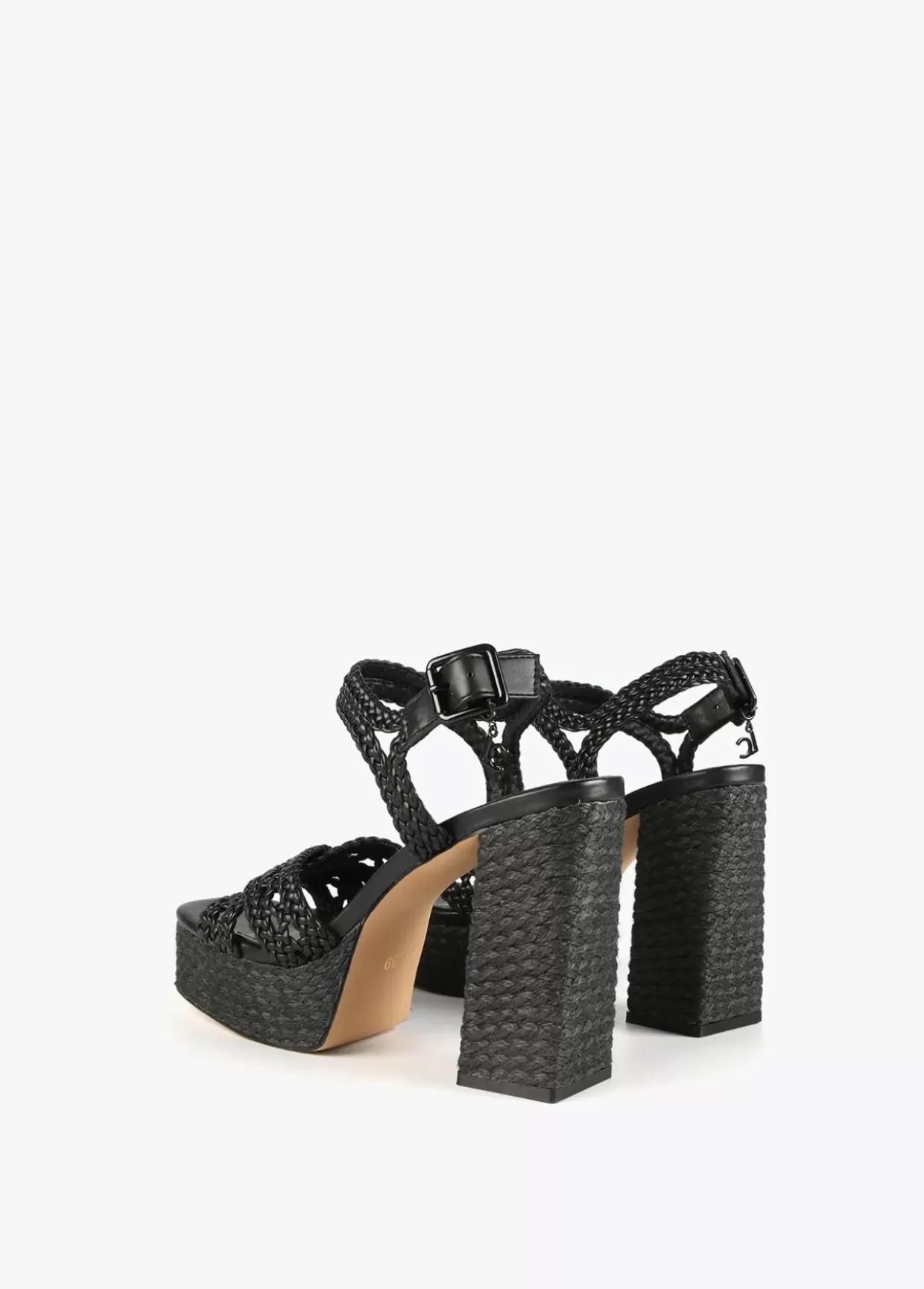 Sandalia plataforma y efecto crochet