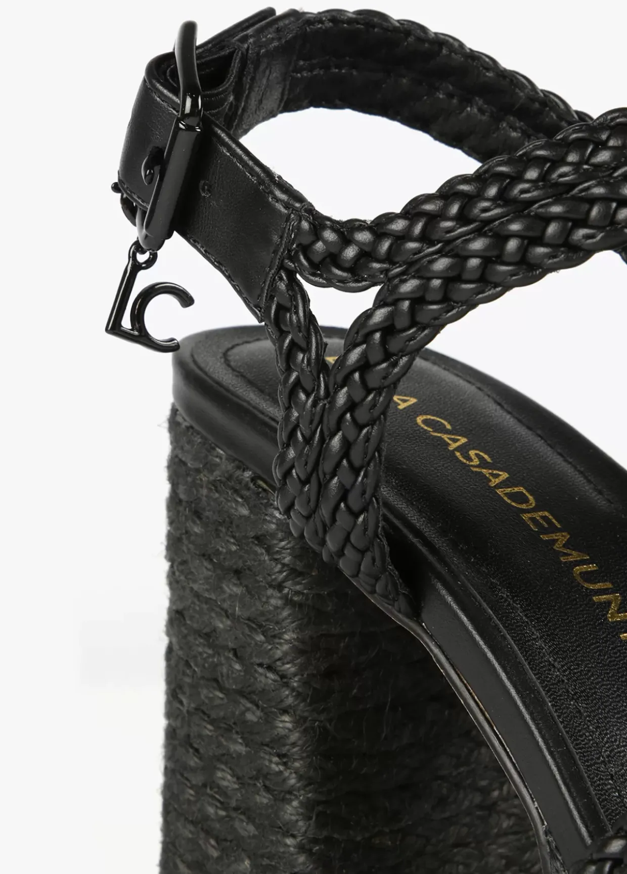 Sandalia plataforma y efecto crochet