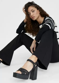 Sandalia plataforma y efecto crochet