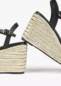 Sandalia tipo cuña metalizada