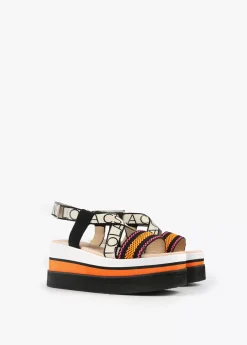 Sandalia tipo plataforma tricolor