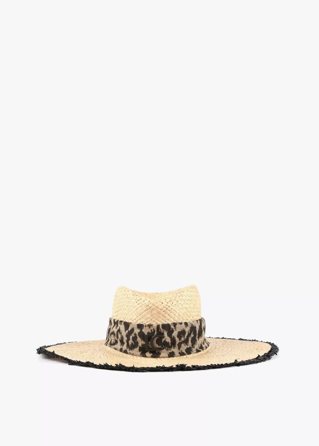 Sombrero con ala ancha