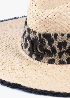 Sombrero con ala ancha