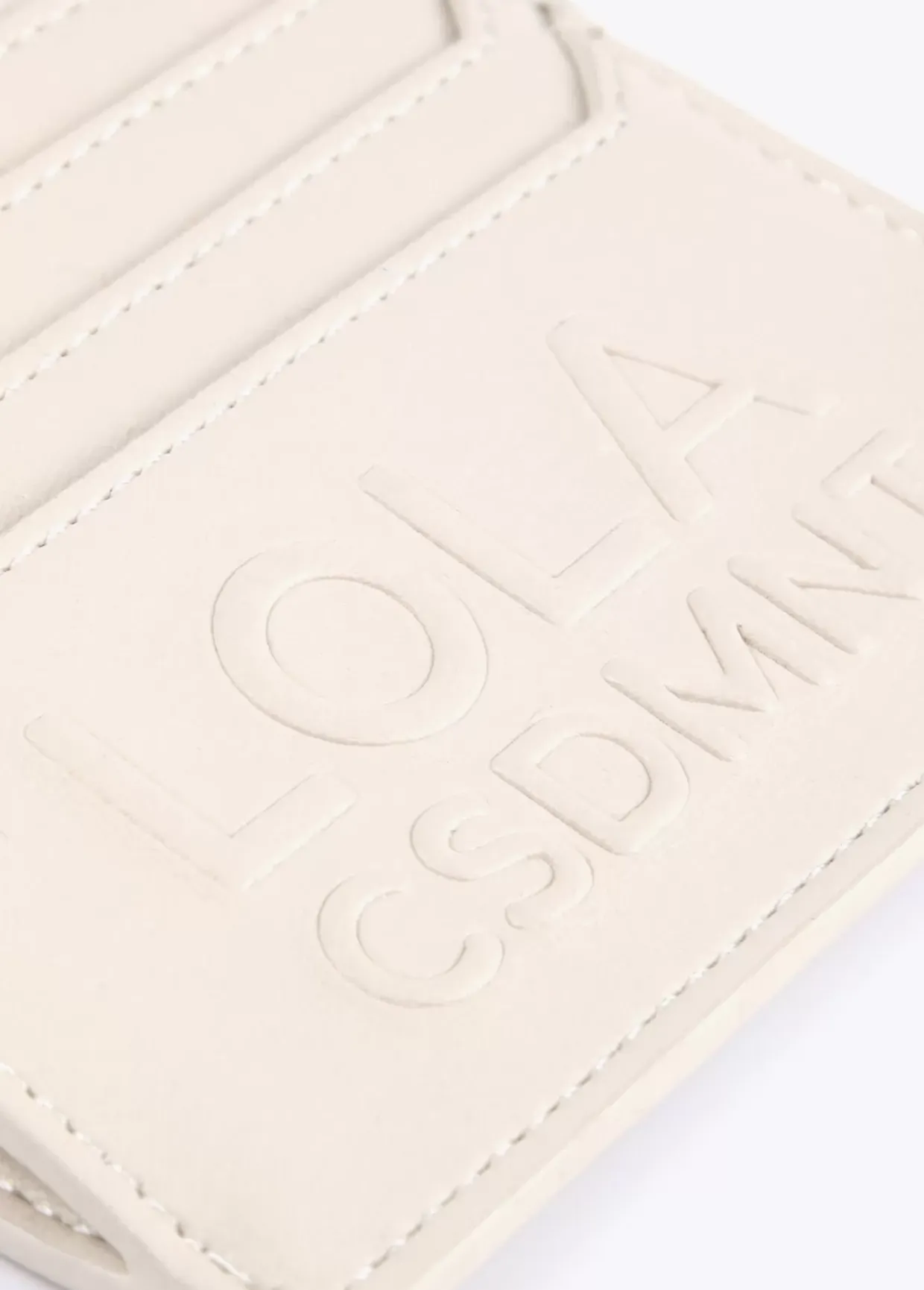 Tarjetero logo con relieve