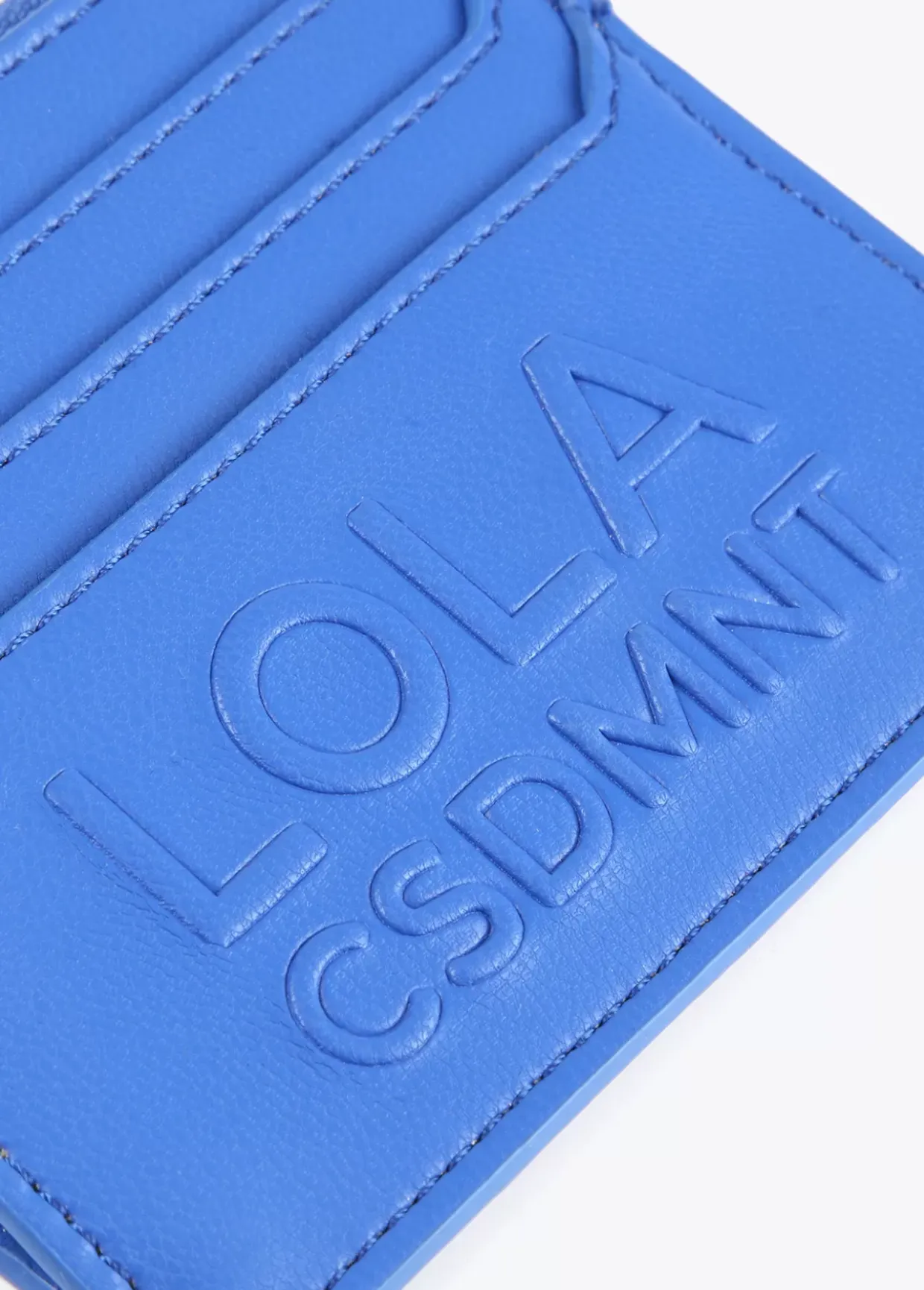 Tarjetero logo con relieve