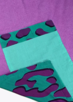 Toalla leopardo turquesa.